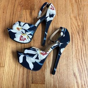 Women High heels size 6